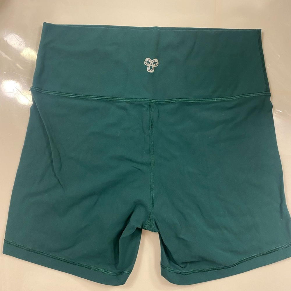 Aritzia TNAButter biker shorts Hi-rise 5”